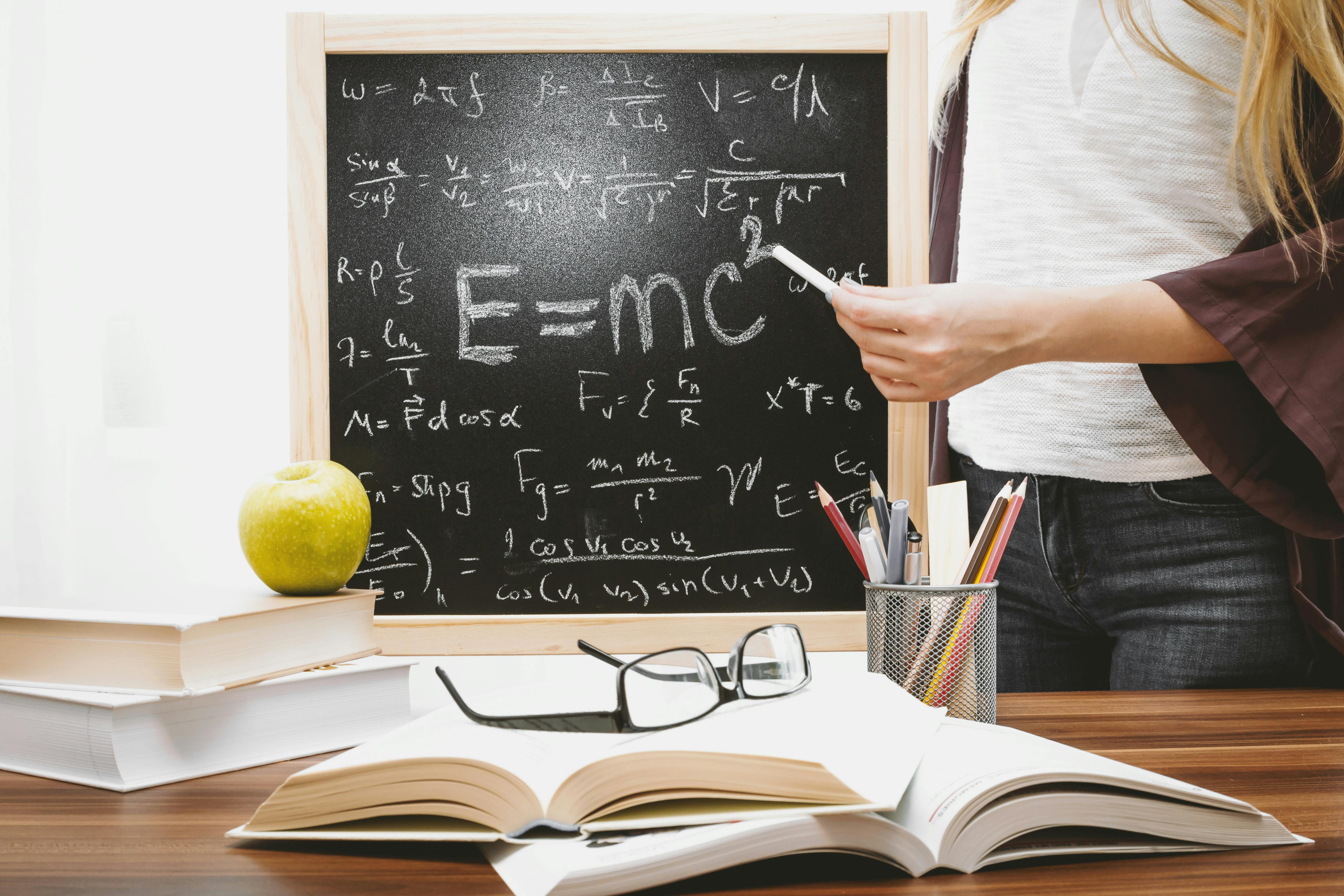 E=mc² e Spiritualità: La Verità Scomoda che Einstein Non Ti Ha Detto (Con Umorismo)